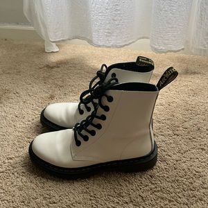 WHITE DOC MARTENS- barely worn